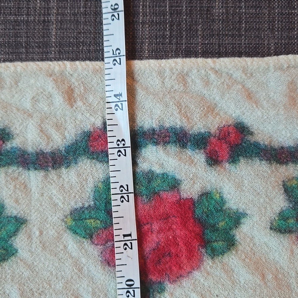 Floral Roses Patterned Cream Scarf - Picture 9 of 9